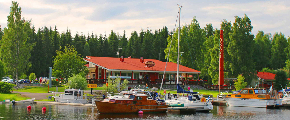 Local associations organize together annually Fish day in the charming Oravi village.